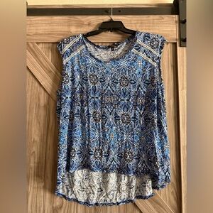 Cupio Blue and White Geometric Blouse